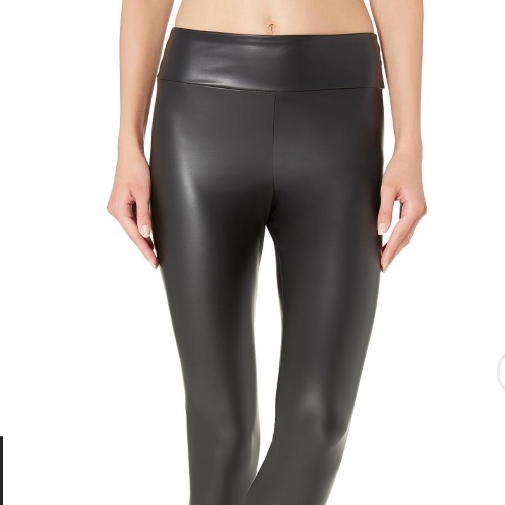 Gorgeous faux leather leggings